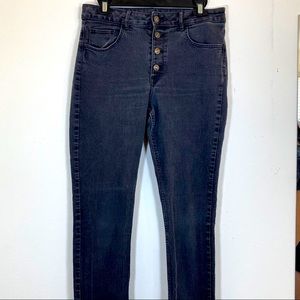 BLACK SKINNY FLATTERING JEANS